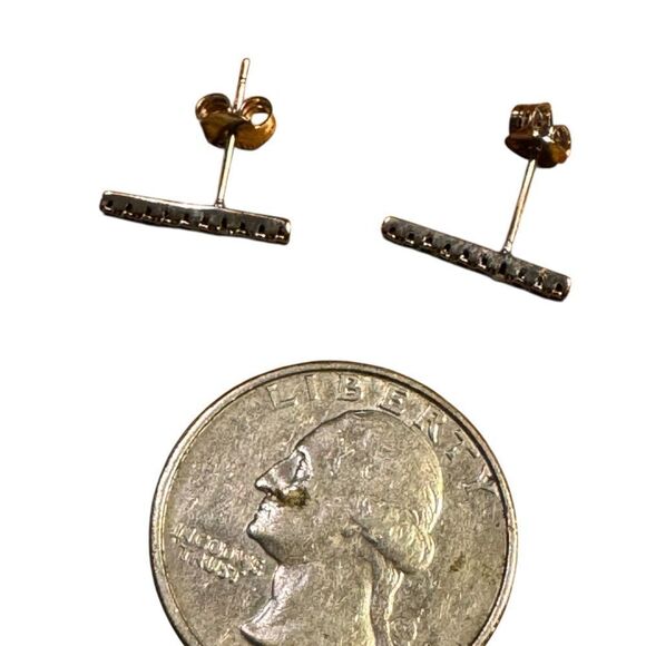 Macy’s Diamond Accent Bar Stud Earrings in fine Silver plate - Picture 6 of 6